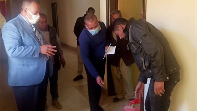 السكرتير العام يتفقد المركز التكنولوجي بمركز قنا ووحدة المتغيرات المكانية بدندرة