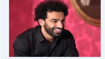 تفاصيل إطلالة «محمد صلاح» مع صاحبة السعادة الليلة.. «سيمي كاجوال»