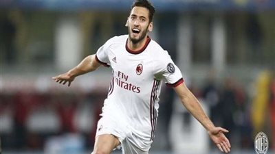 أرسنال يسعى لضم كالهانوجلو من ميلان الإيطالي
