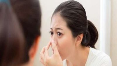 وصفات طبيعية لتفتيح وترطيب حول منطقة الأنف.. علشان تفضلي واثقه من نفسك