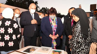 وزيرة الثقافة ومحافظ قنا يفتتحان النسخة الرابعة من معرض الكتاب