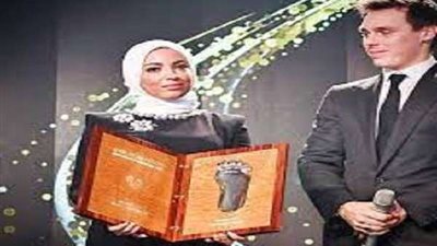 محمد صلاح يكشف سبب تسلم زوجته جائزة القدم الذهبية