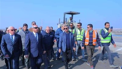 بالصور.. وزير النقل يتفقد عدد من مشروعات الطرق والكباري بمحافظة بورسعيد