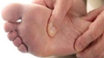 أعراض القدم السكري وأنواع الغيارات الطبية لعلاجه