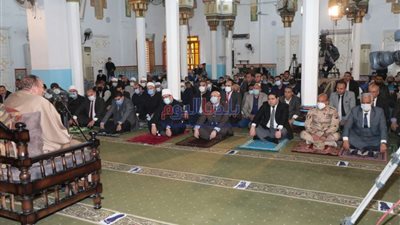 وزير الأوقاف ومحافظ بني سويف  يؤديان صلاة الجمعة بمسجد عمر بن عبدالعزيز