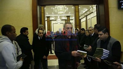 نجوم الفن يتوافدون على عزاء والد إيهاب توفيق (صور)
