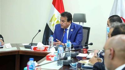 عبدالغفار يوجه بتكثيف حملات التوعية الصحية للتعريف بمرض «الإيدز»