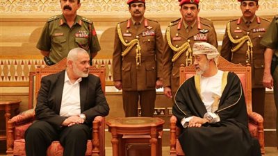 شاهد.. سلطان عمان الجديد يستقبل رئيس المكتب السياسي لحركة 