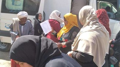 صحة قنا .. الكشف علي 1042حالة خلال قافلة طبية مجانية بالبحري قمولا ضمن حياة كريمة