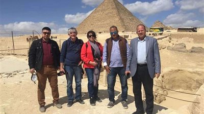 وفداً تليفزيونيا رومانيا في زيارة تعريفية لمصر