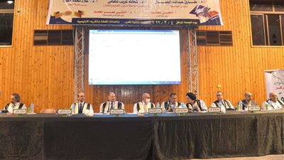 محافظ أسيوط ورئيس جامعتها يشهدان حفل تخرج الدفعة الـ55 من طلاب كلية طب جامعة أسيوط