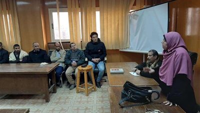 ندوة تثقيفية لمصففي الشعر للتوعية من انتشار العدوى والفيروسات الكبدية بمطروح