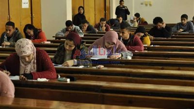 جولة تفقدية لرئيس جامعة المنيا بلجان امتحانات كليتي 