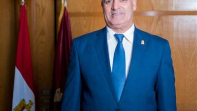 رئيس جامعة الفيوم: أتوبيسات النقل الحديثة تمثل إضافة متميزة داخل الجامعة