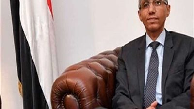 السفير المصري لدى البحرين يبحث مع رئيس هيئة السياحة بالمنامة تعزيز التعاون