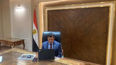 وزير الرياضة يجتمع مع الجهاز الفني للمنتخب الوطني لمتابعة استعداداته لمباراتي السنغال