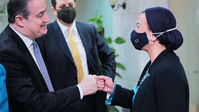 وزيرة البيئة تناقش مع المدير التنفيذي لصندوق المناخ الأخضر تعزيز التعاون الثنائي في تنفيذ مشروعات المناخ