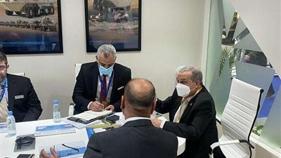 وزير الدولة للإنتاج الحربي يتفقد جناح 