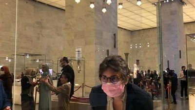 رئيس متحف اللوفر تتفقد معالم مصر الفرعونية (صور)