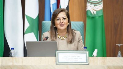 وزيرة التخطيط والتنمية الاقتصادية تشهد تخريج أربع دفعات من برنامج القيادة للتميز الحكومي