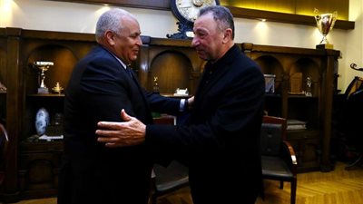 الخطيب يبحث تعاون الأهلي مع محافظ الوادي الجديد