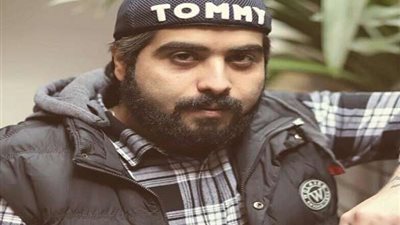 كان حاسس أنه هيموت.. الفنانين والصحفيين أبرز حضور عزاء 