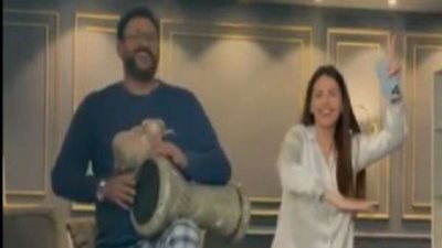 بالفيديو.. وصلة رقص هستيري بين هنادي مهنا وأكرم حسني بكواليس مسلسل 