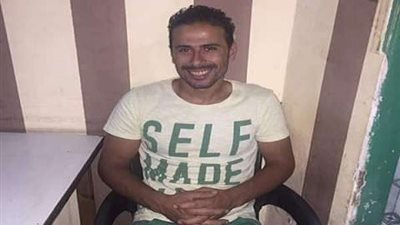 الآلاف من أهالي قرية ميت عنتر بمركز طلخا يشيعون جثمان 