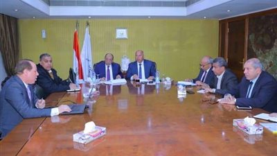 وزيرا النقل والتنمية المحلية يتابعان خطوات رفع كفاءة الطرق الهامة داخل المحافظات