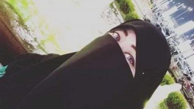 في اليوم العالمي للمرأة.. رنا بُترت يدها لحماية ابنتيها: «غيرت شغلي وبقيت أقوى»