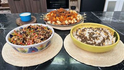 بالباذنجان والحمص.. طرق مختلفة لعمل الفتة بأسهل المكونات