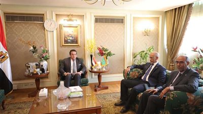 وزير التربية والتعليم يتفقد مركز ذوي الاحتياجات الخاصه بالعاشرمن رمضان