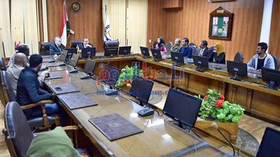 رئيس جامعة بني سويف يلتقي أولياء أمور طلاب المنحة الألمانية