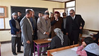 محافظ مطروح يتفقد العملية الامتحانية  بالسلوم