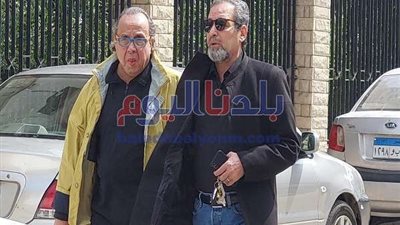 وصول جثمان شقيق أحمد عبد العزيز لمسجد آل رشدان استعدادًا لصلاة الجنازة (صور)