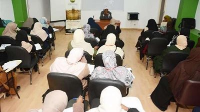 عباس شومان لأئمة وواعظات ليبيا: المتطرفون يرفعون راية الخلافة لدغدغة مشاعر الشباب