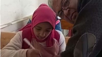 لاتربية ولا تعليم.. ناظر مدرسة بمدينة نصر يساعد الطلاب على الغش 