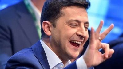 الرئيس الأوكراني فولوديمير زيلينسكي يجسد بطولة مسلسل«خادم الشعب»