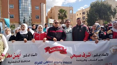 بالصور.. انطلاق ماراثون المشى 