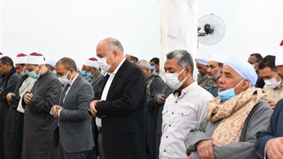 محافظ قنا يفتتح أعمال إحلال وتجديد مسجد خالد بن الوليد بحجازة