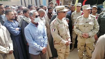 رئيس مجلس مدينة قوص يشهد مراسم تشيع شهيد القوات المسلحة بقرية العيايشة