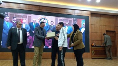 محافظ الدقهلية يكرم فريق نادي اتحاد المنزلة الرياضي ممثل المنتخب الوطني للكونغ فو