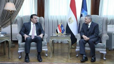 رئيس هيئة قناة السويس يثمن جهود وزارة الصحة للإرتقاء بالقطاع الصحي