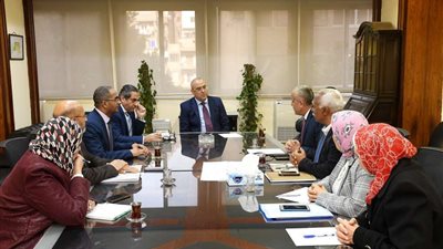 وزير الإسكان يتابع موقف خدمات مياه الشرب والصرف الصحي بالمدن الجديدة