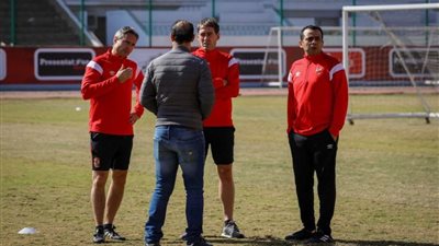 فايلر يعقد محاضرة بالفيديو للاعبي الأهلي