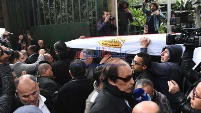 بالصور.. تشييع جثمان ماجدة الصباحي ملفوفا بعلم مصر من مسجد مصطفى محمود