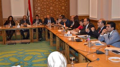 بدر عبد العاطي يلتقي وفد بريطاني لبحث العلاقات التجارية والاقتصادية