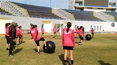 رغم الهزيمة.. لاعبة منتخب مصر للكرة النسائية تسجل هدف خرافي في المغرب (فيديو)