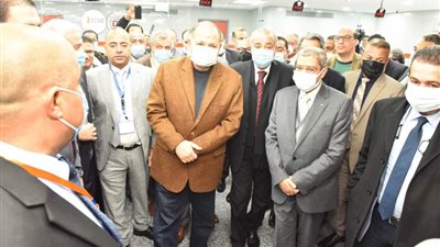 محافظ أسيوط يتفقد مجمع خدمات المواطنين