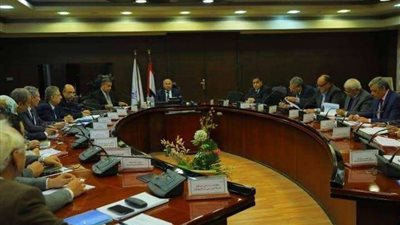 وزير النقل يتابع معدلات تنفيذ مشروعات تطوير مزلقانات ومحطات السكة الحديد